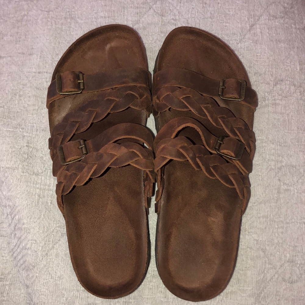 Brown sandals 👁